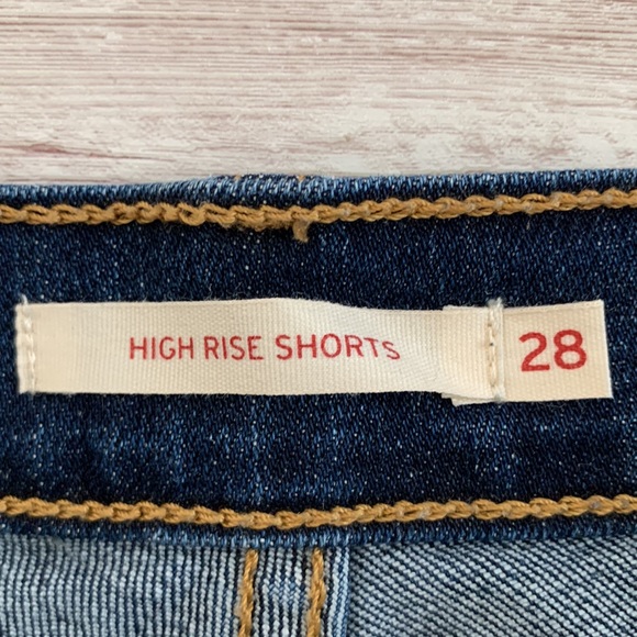Levi’s High Rise Shorts Dark Wash Raw Hem Size 28 - Picture 5 of 10